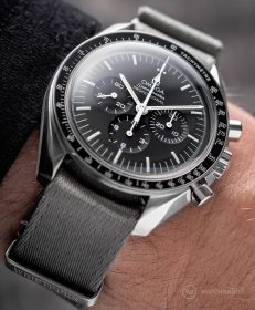 Premium NATO Grau an Omega Speedmaster