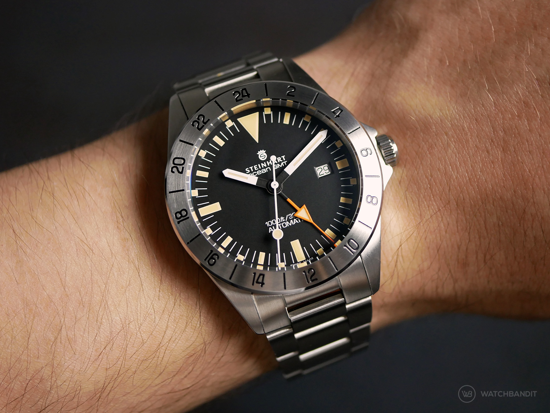 Steinhart Ocean Vintage GMT am Handgelenk wrist shot
