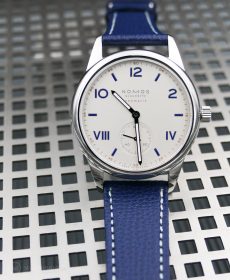 NOMOS Club Campus struktiriertes kalbslederarmband blau