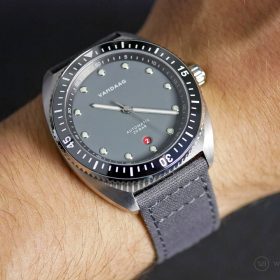 VANDAAG Tiefsee Automatik grey on grey canvas watchbandit strap