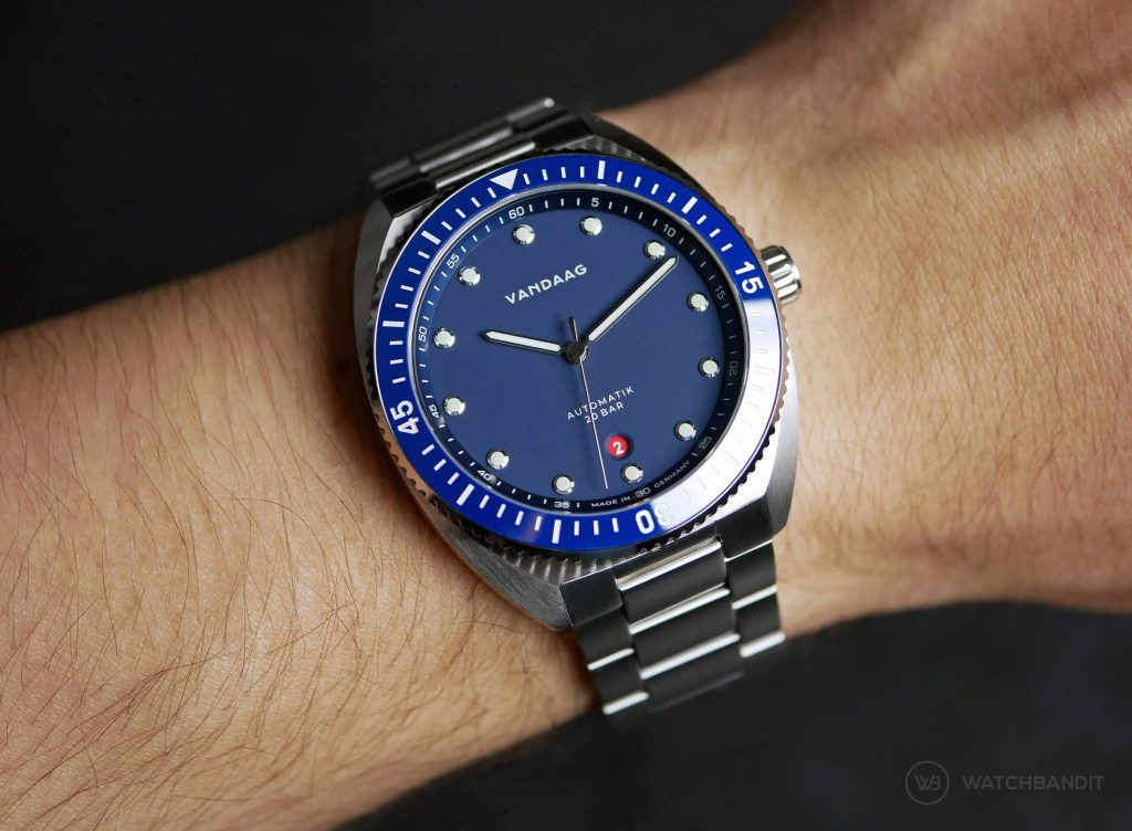 VANDAAG Tiefse Automatik Blue Wristshot