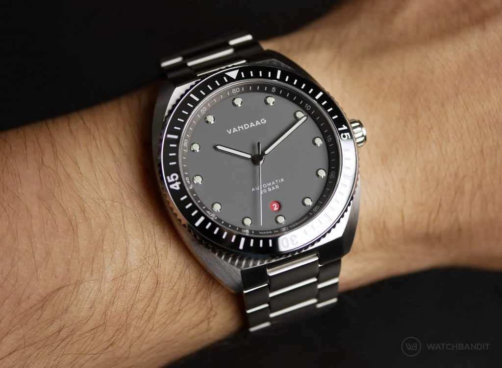 VANDAAG Tiefse Automatik Grey Wristshot