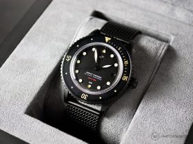 About Vintage - 1926 "All Black" Automatic - Box