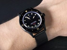 About Vintage - 1926 "All Black" Automatic - Wristshot