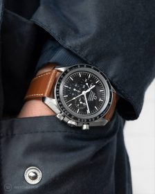 Omega Speedmaster Professional pocketshot on Textured Calfskin leather strap tanned