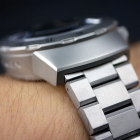 Draken Bengula Watch - lugs edges