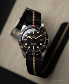 Adjustable Single-Pass NATO strap black/beige on Tudor Black Bay