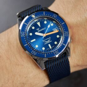 Squale 1521 an einem blau/schwarzen einteiligen NATO von WB Original