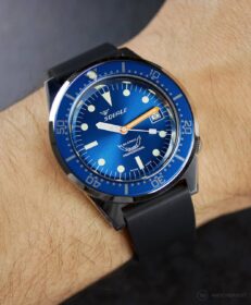 Squale 1521 an einem schwarzen Klassik Kautschukarmband von WB Original