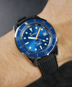 Squale 1521 an einem schwarzen Tropical-Style Kautschukarmband von WB Original