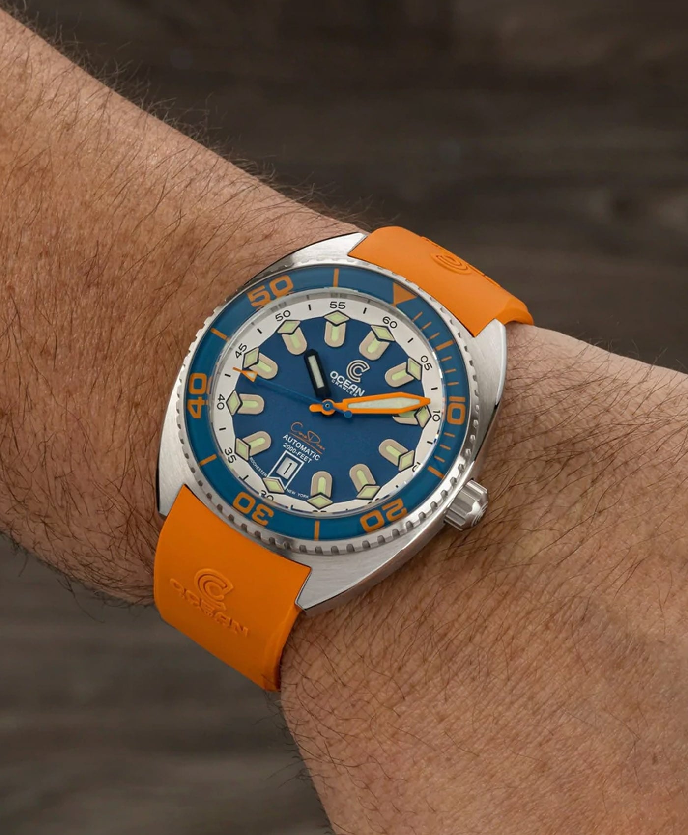 Ocean Crawler Core Diver V4 - Blue Orange-rubber wrist shot-min Ocean Crawler Core Diver V4 - Blue Orange-rubber wrist shot-min