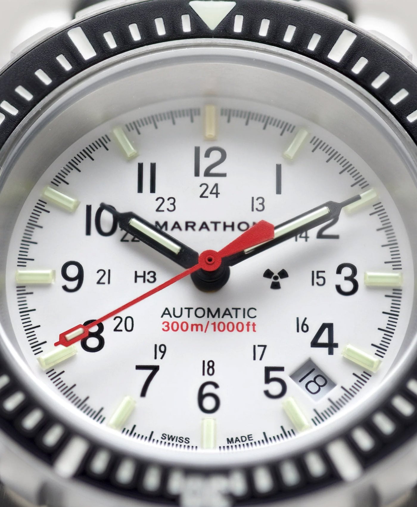 Marathon-41mm-Artic-Edition-Large-Divers-Automatic-GSAR-With-Stainless-Steel-Bracelet-dial-close up-min Marathon-41mm-Artic-Edition-Large-Divers-Automatic-GSAR-With-Stainless-Steel-Bracelet-dial-close up-min