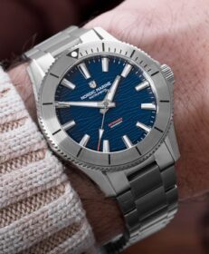 Nordic-Marine-Instruments-ØSTERSØEN-Havblå-wristshot 2