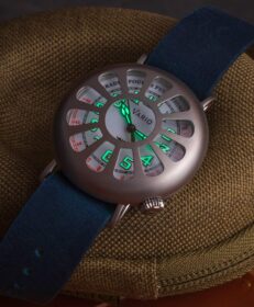 Vario - 1918 Medic - Cream Dial with lume-min