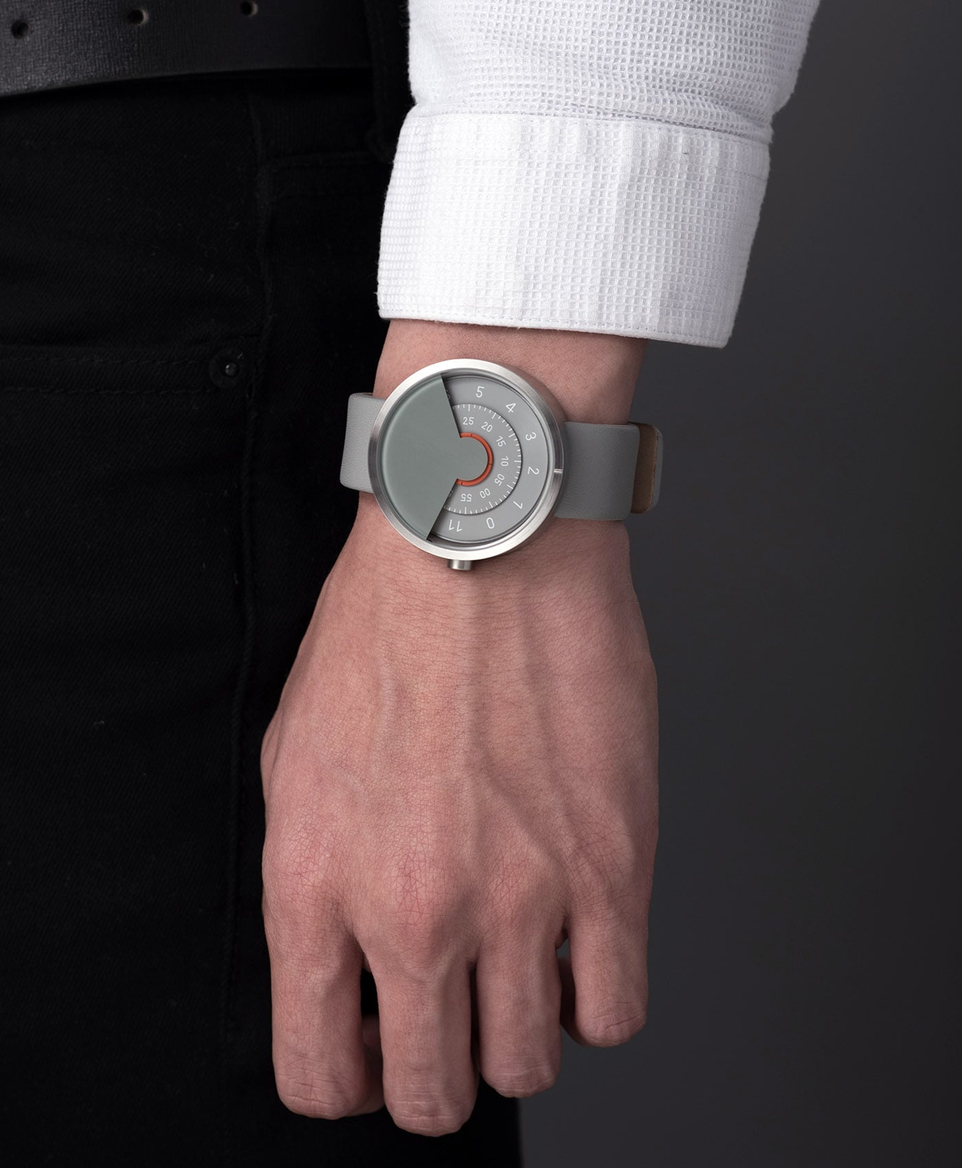 ANICORN - Series 000 - Silver & Grey-wrist shot-min ANICORN - Series 000 - Silver & Grey-wrist shot-min