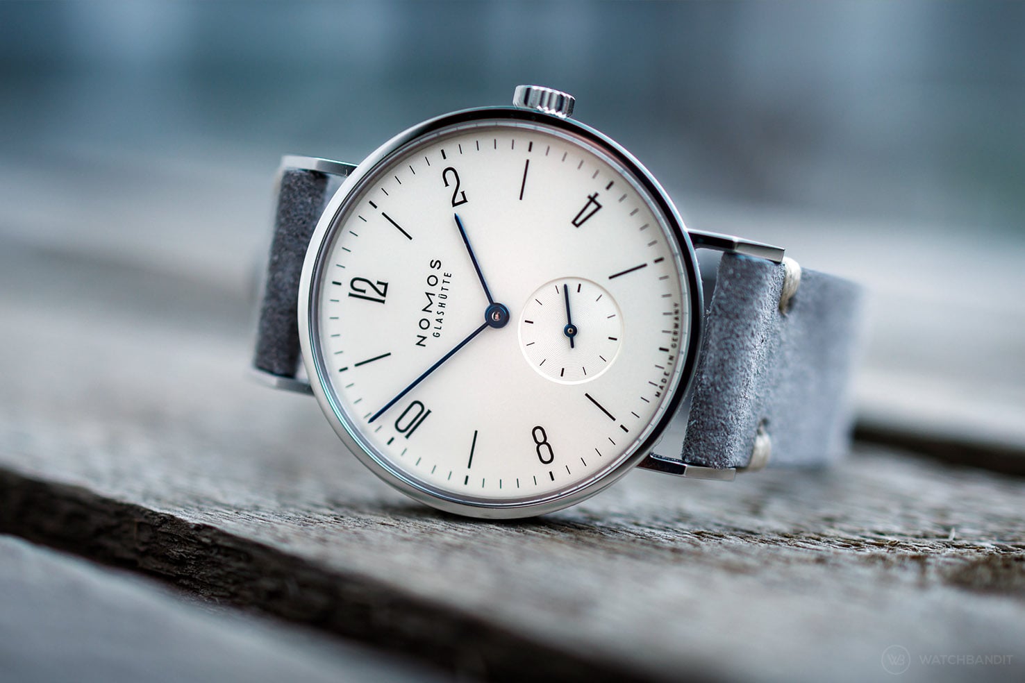 NOMOS_Tangente_odark-grey_suede_strap_watchbandit-min NOMOS_Tangente_odark-grey_suede_strap_watchbandit-min