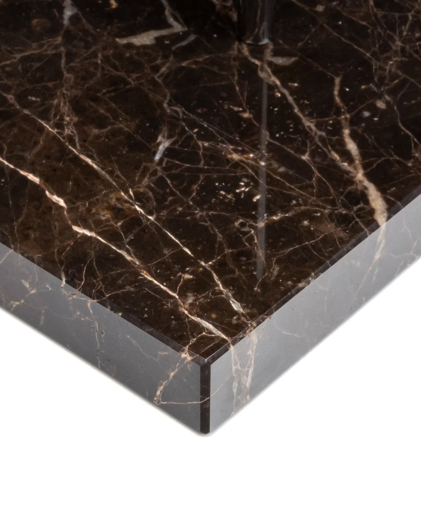 Top Wristonomy – Watch Stand Classic – Double – Brown & Brown - Saffiano-detail-min Top Wristonomy – Watch Stand Classic – Double – Brown & Brown - Saffiano-detail-min