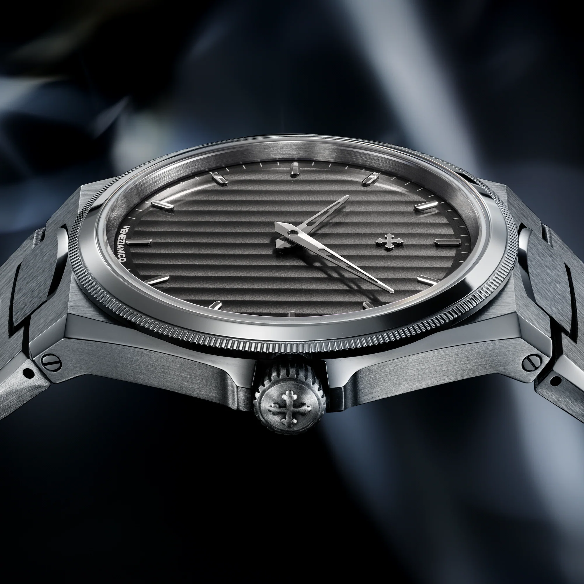 7_dae5a616-312a-4454-b39e-79cf3bb1413a_2048x Venezianico-Arsenale-40-Black side