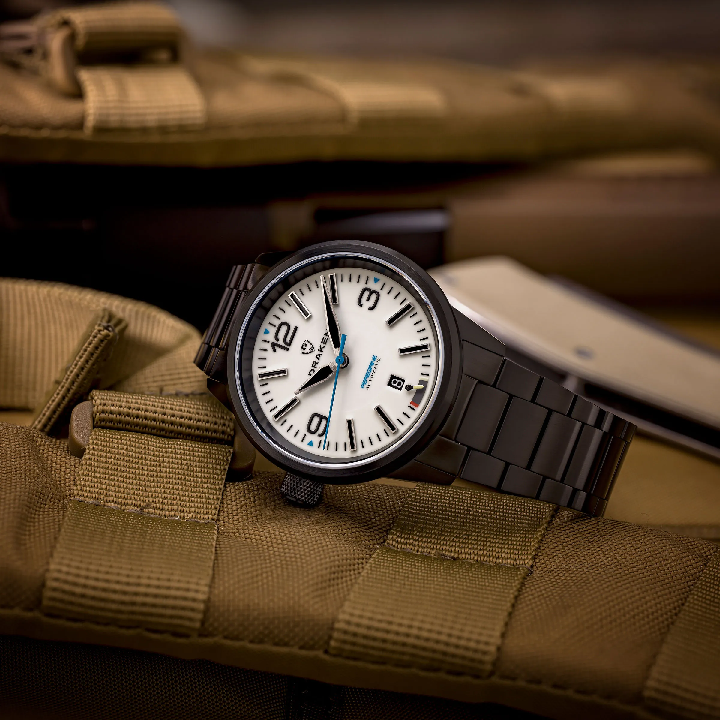 Peregrine-A-White-DLC-on-bag Draken-Peregrine-A-White-DLC-mood