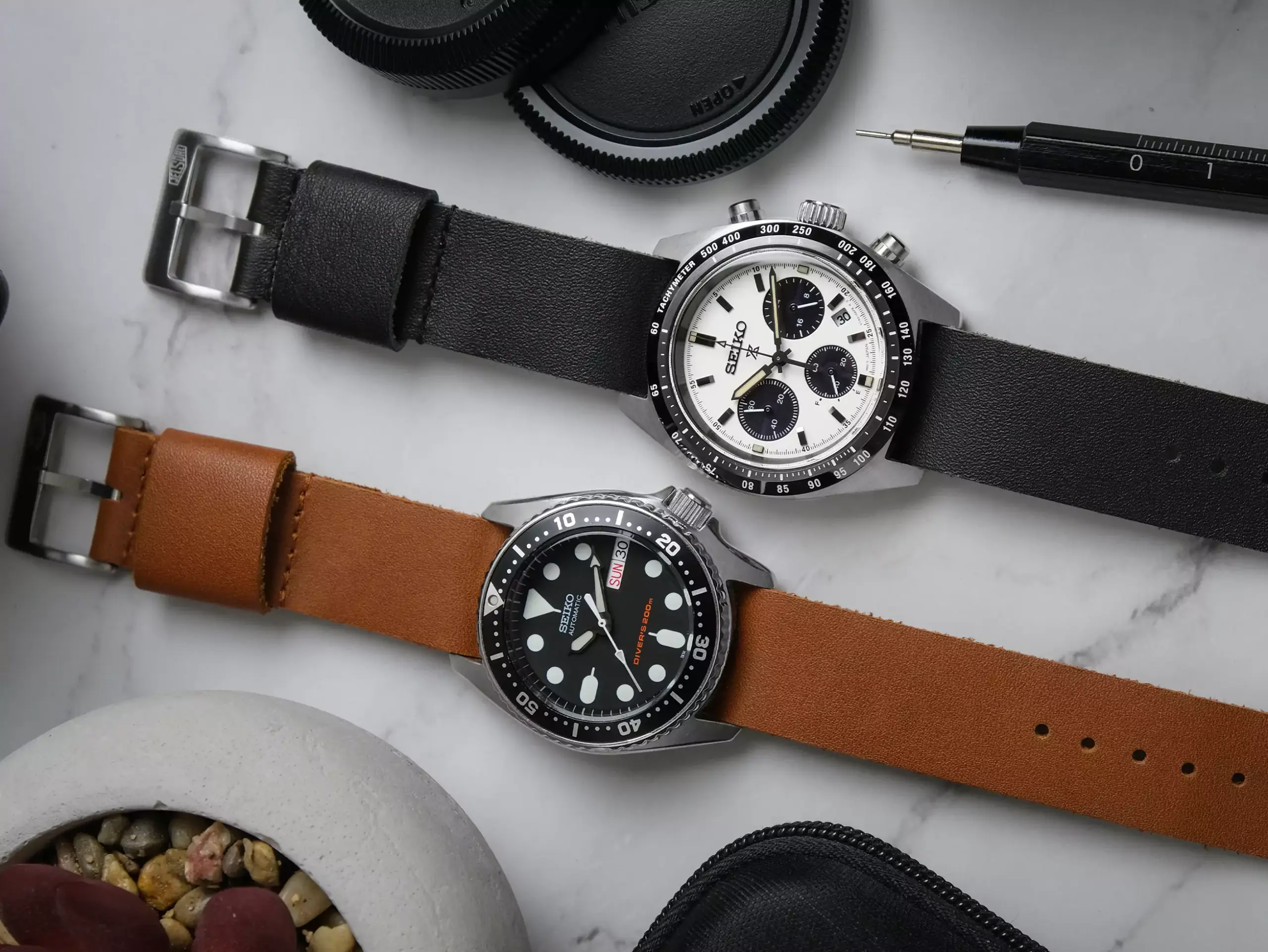 jelsdal-leather-singlepiece-strap-brown-black-title-picture