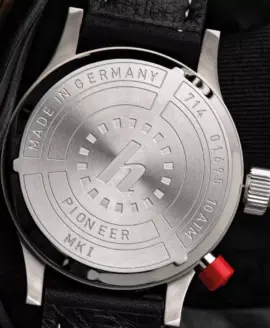 hanhart-pioneer-mk-i-reverse-panda-40-mm-case-back