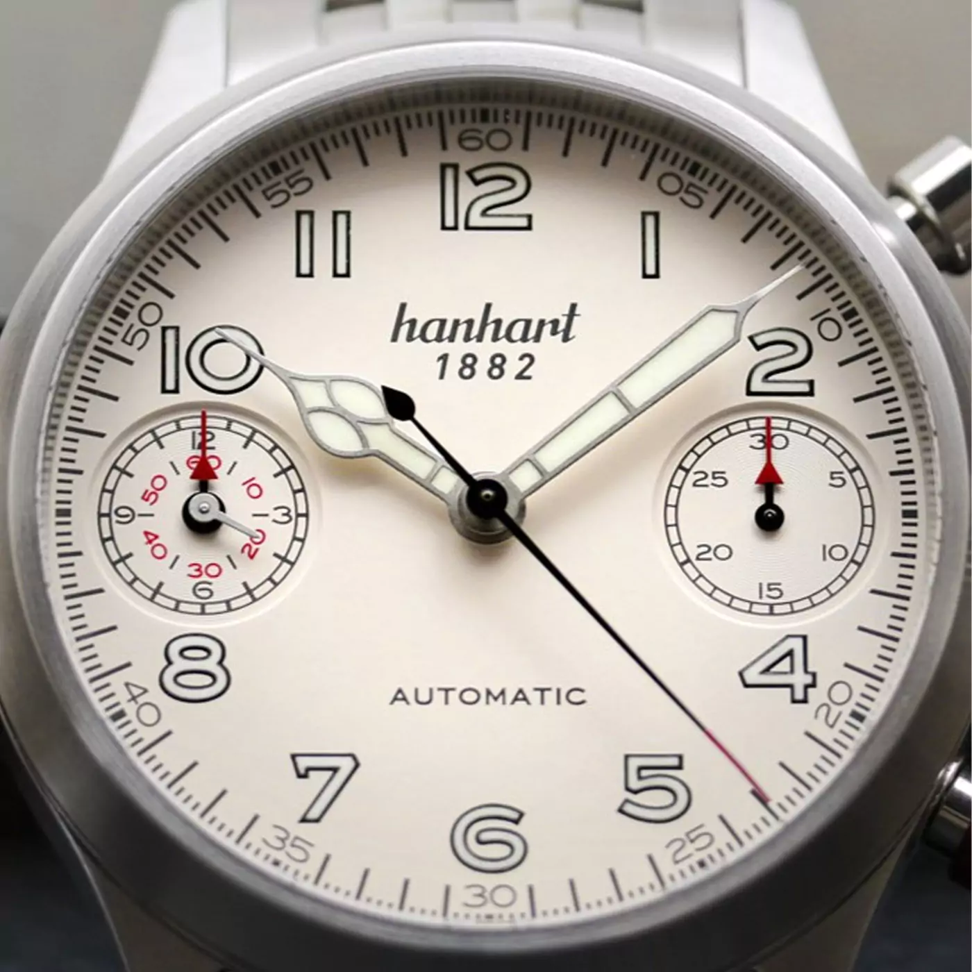 hanhart-pioneer-twindicator-antique-white-smooth-bezel-45-mm-metal-bracelet-mood hanhart-pioneer-twindicator-antique-white-smooth-bezel-45-mm-metal-bracelet-mood