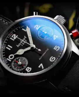 hanhart-pioneer-twindicator-black-smooth-bezel-45-mm-black-leather-strap-mood