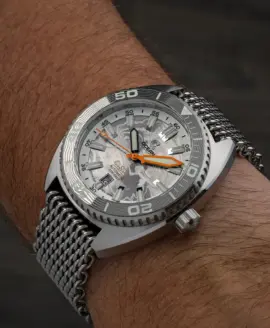 ocean-crawler-core-diver-damascus-steel-2-straps-included-wrist shot