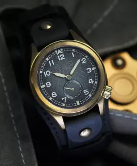 vario-1945-d12-bronze-fume-grey-field-watch-mood2