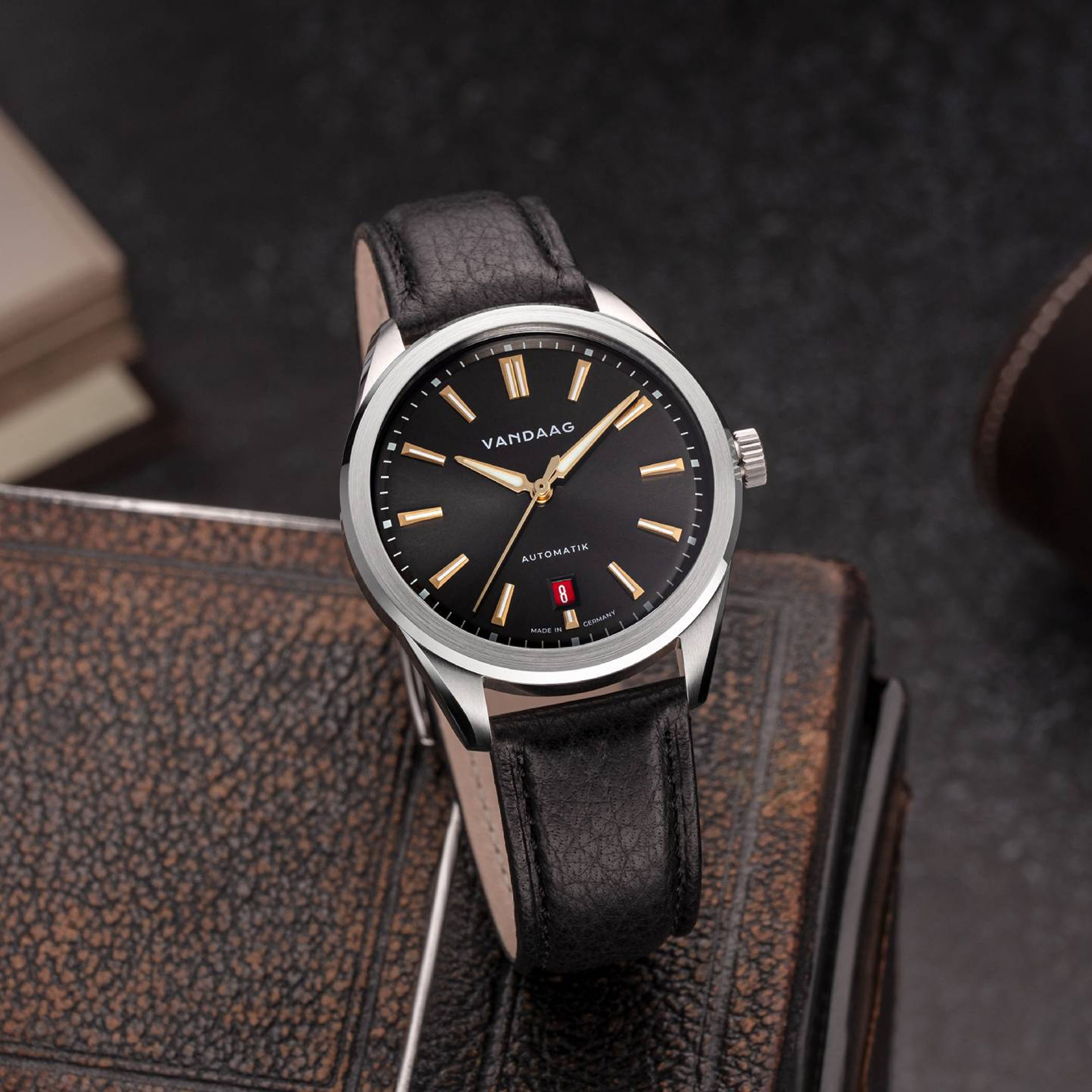 Vandaag - Baas - Gold-Kraft - Leather Bracelet - Red Date - mood Vandaag - Baas - Gold-Kraft - Leather Bracelet - Red Date - mood